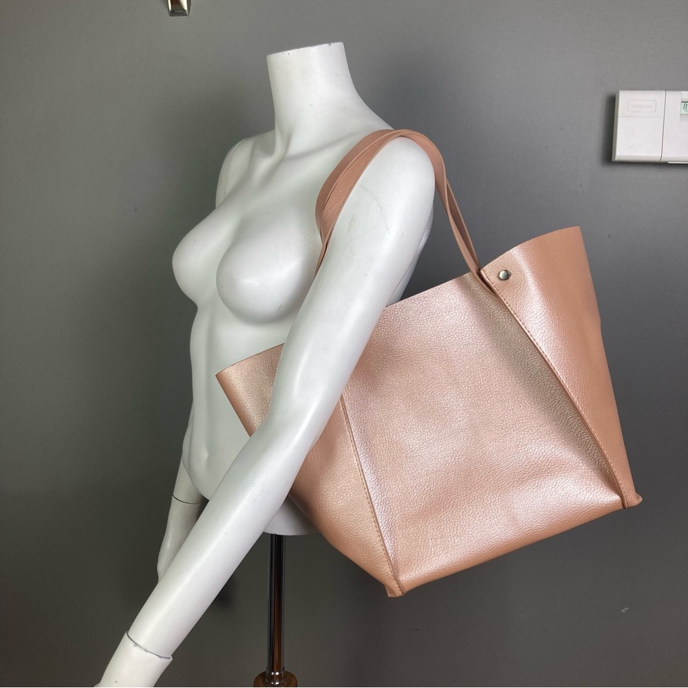 Neiman‎ Marcus tote bag pink peach metallic shimmer beach glam carryall hamptons